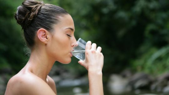 Beber água emagrece realmente?