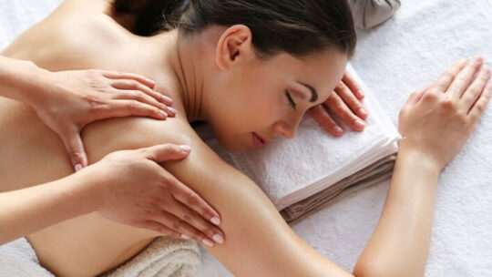 Como as massagens relaxantes podem acelerar o processo de cura e prevenir lesões recorrentes