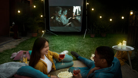 Como escolher um projetor para assistir TV?